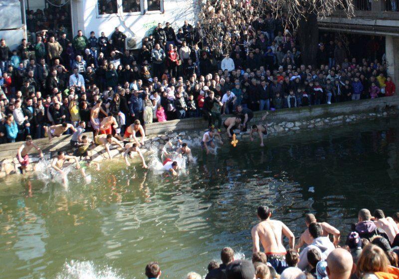 Оваа година крстот ќе биде положен во осветените води, но со ограничен број на луѓе