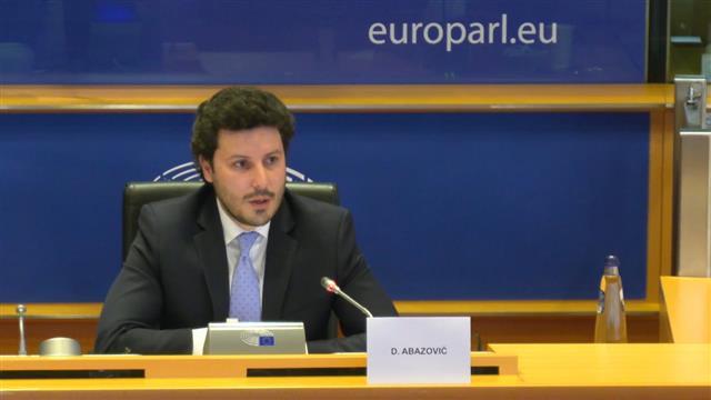 Абазовиќ по протестите во Подгорица: Правиме влада на помирување, сите се добредојдени 