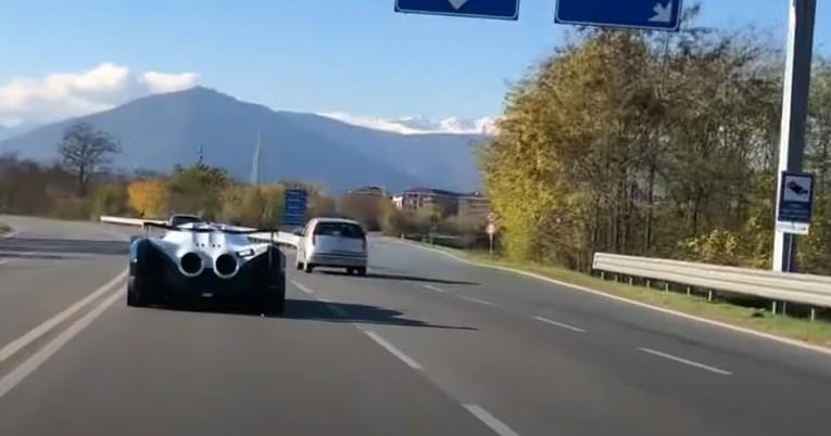 Најмоќниот автомобил на светот е снимен на автопат, вози до 515 км/час (ВИДЕО)