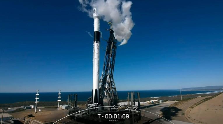 Ракета на SpaceX понесе во орбитата американски шпионски сателит (ВИДЕО)