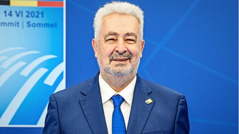 Црногорскиот премиер Кривокапиќ очекува дека утре ќе падне неговата влада 
