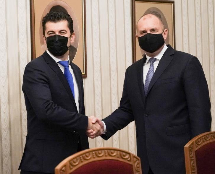  Радев и Петков заедно ќе положат цвеќе пред споменикот на Гоце Делчев во Благоевград