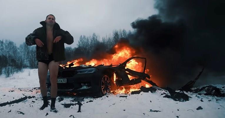 Руски влогер по запалениот Мерцедес, сега го запали и новиот BMW M5 (ВИДЕО)