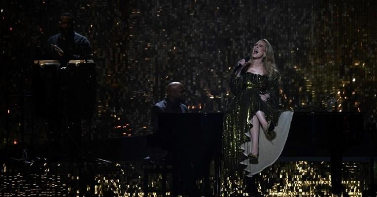 Адел доминантна на BRITS Awards, наградата му ја посвети на поранешниот сопруг (ВИДЕО)