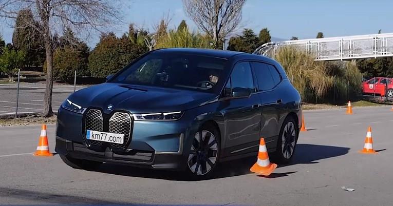 BMW iX покажа што може на тест со конуси (ВИДЕО)