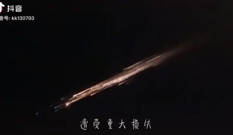 Спектакуларно видео од уривањето на саталитите на Маск