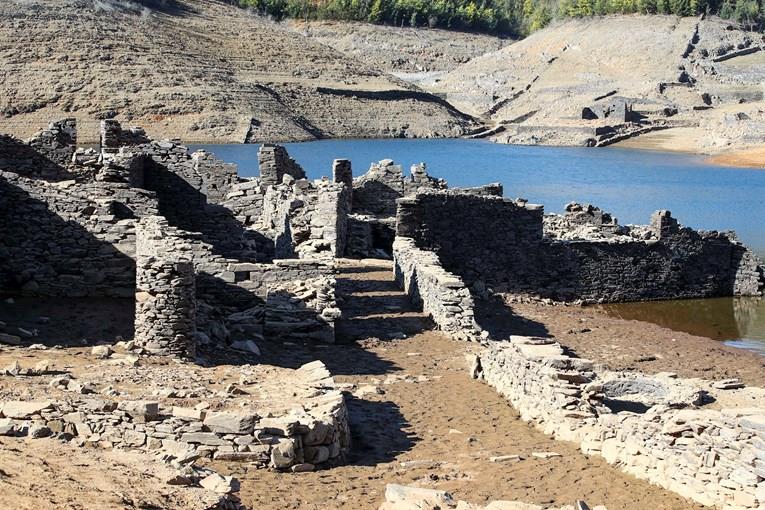 Големата суша во Шпанија и Португалија откри „село на духови“ (ВИДЕО)