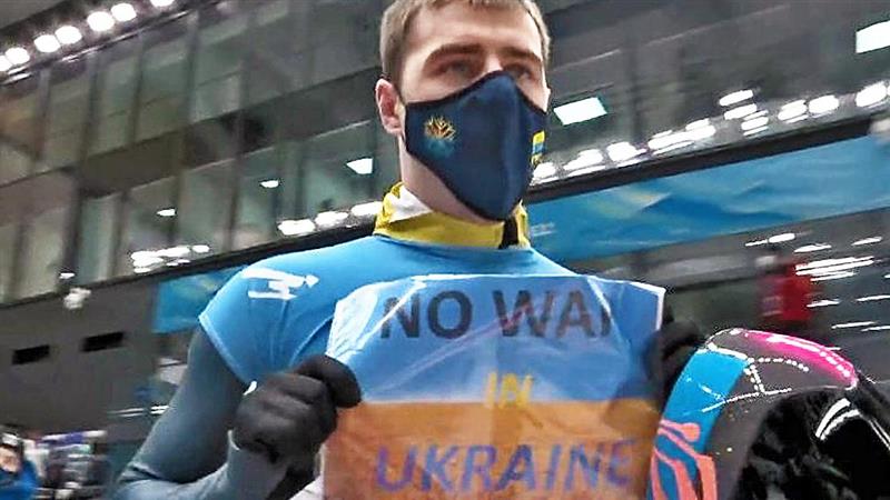 Украински олимпиец со порака до светот „Да нема војна во Украина“, МОК се извини