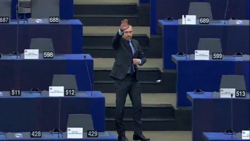 Бугарскиот европратеник Џамбазки упати нацистички поздрав во Европскиот парламент