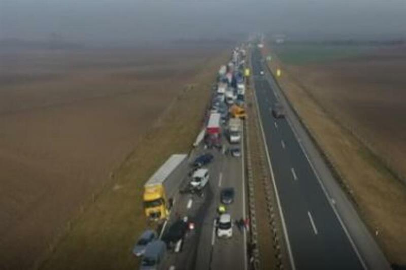 Фото: Верижен судар кај Стара Пазова во Србија, еден загинат, 6  повредени