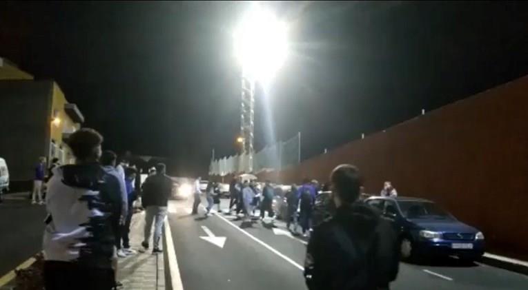 Тренер е тешко повреден во тепачката со младите фудбалери и нивните родители (ВИДЕО)