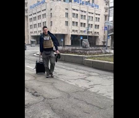 Видео: Хрватски новинарски екипи го напуштаат Киев 