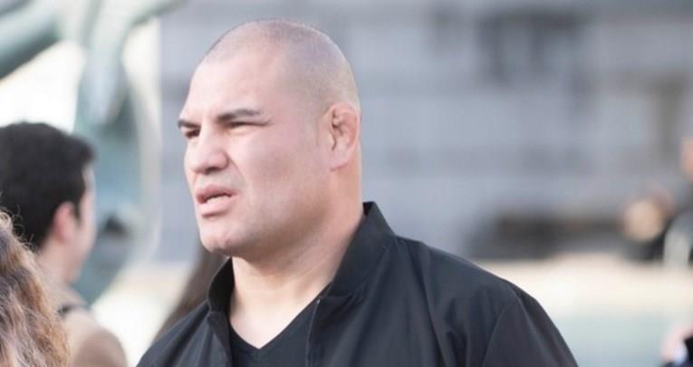 УФЦ шампион е во притвор поради обид за убиство