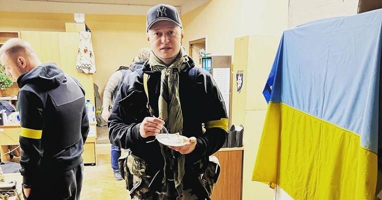 Украински музичар се приклучи кон војската: Не е време за свирење гитара (ВИДЕО)