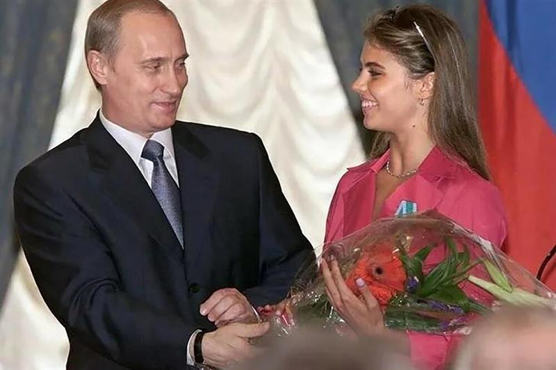 Путин ја крие љубовницата Алина и четирите деца во куќа во Швајцарија?!