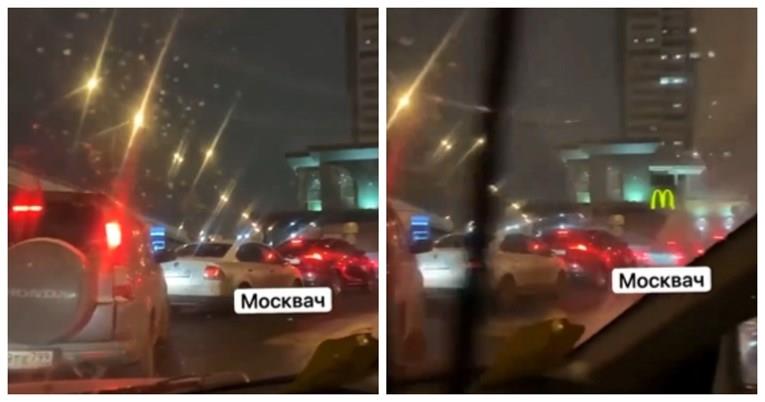 Километарски колони во Русија пред затворањето на Мекдоналдс (ВИДЕО)