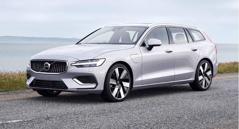 Волво ги обнови S60 и V60, најголема измена е инфозабавата (ВИДЕО)