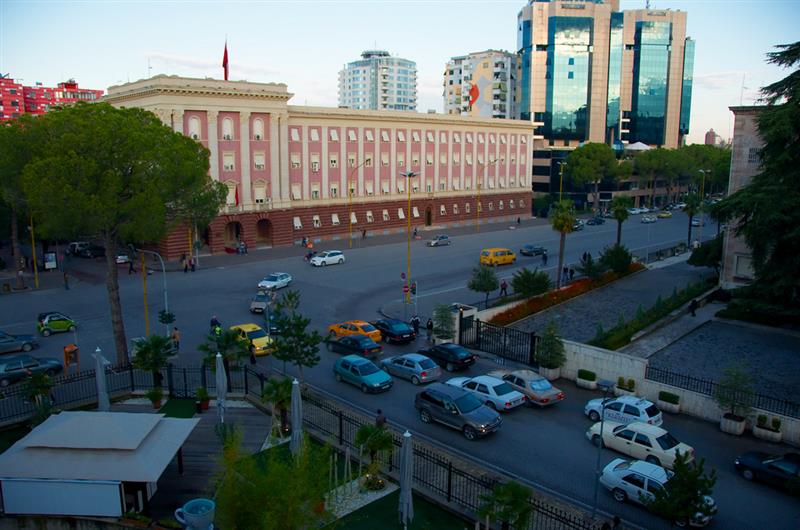 Албанија ќе штеди гориво, понеделник ден без возила
