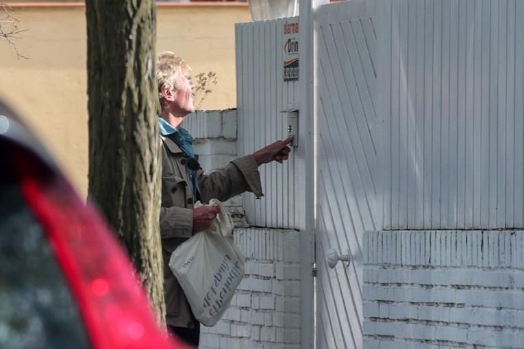 Скандал го тресе кралското семејство: Луксузен хотел го исфрли пијаниот принц на улица