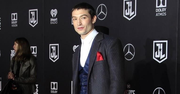 Уапсен е холивудски актер на Хаваи, нападнал гости во караоке бар