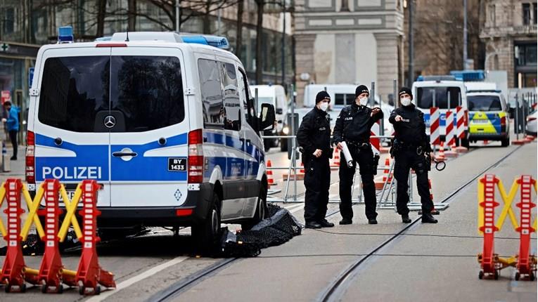 Германец оштетил 260 скапи автомобили, им бил љубоморен на сопствениците 