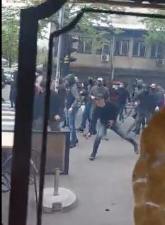 Видео: Нова навивачка пресметка меѓу вечните фудбалски ривали во Белград 