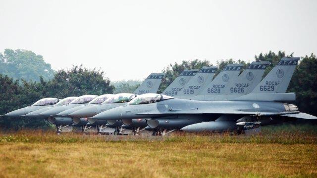 Еурактив: САД ја одложуваат испораката на Ф-16 на Бугарија, не им веруваат