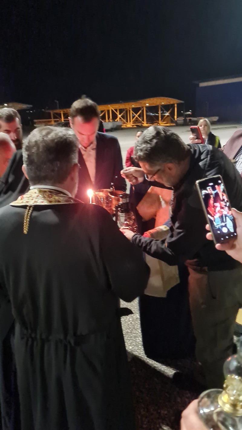 Благодатниот оган од Ерусалим пристигна со посебен лет во Скопје за МПЦ ОА