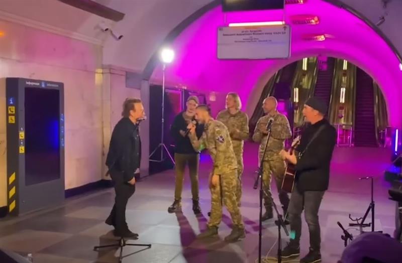 Боно ,Фронтменот на групата U2: Украинскиот конфликт е „војна на еден човек“