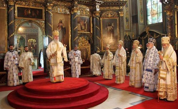 Блиц: Постојат индиции дека на 15 мај Соборот на СПЦ ќе одобри канонско единство со МПЦ