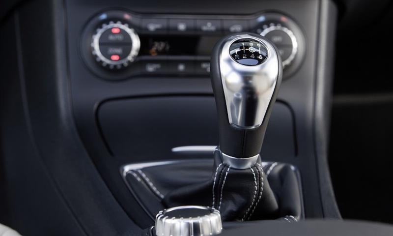 „Mercedes-Benz“ се збогува со мануелните менувачи