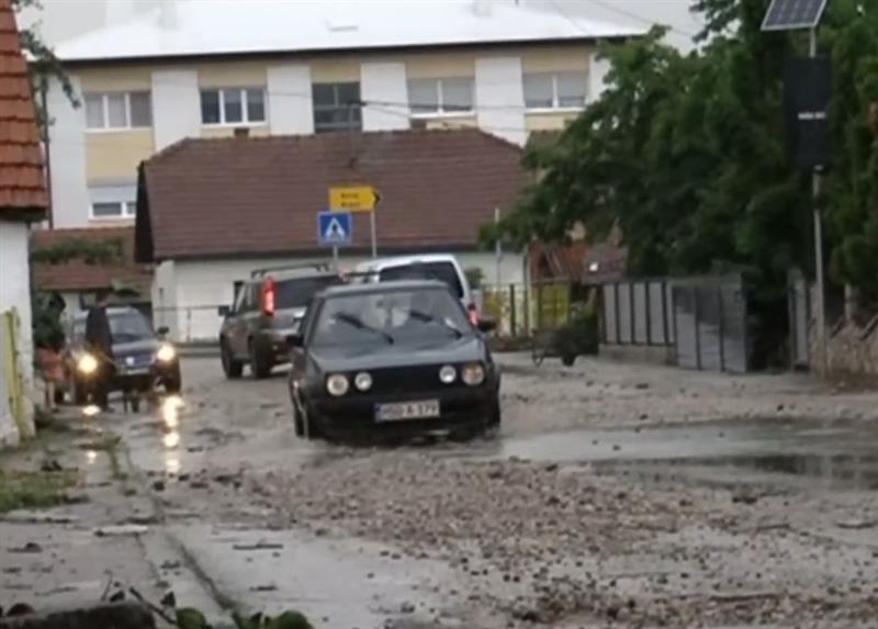  Поплави на североистокот на БиХ, поплавени над 200 објекти
