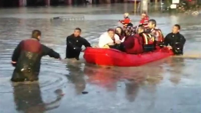 Најмалку четворица загинати во големите поплави во Турција, Анкара под вода (ВИДЕО)