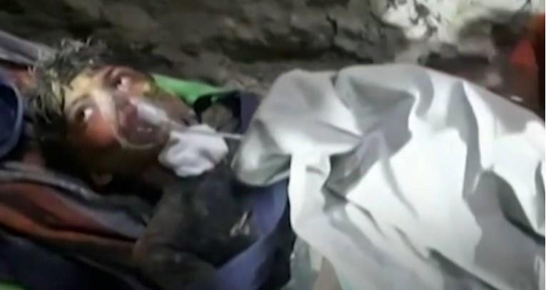 10- годишно момче пропаднало во длабок бунар, пет дена го спасувале (ВИДЕО)