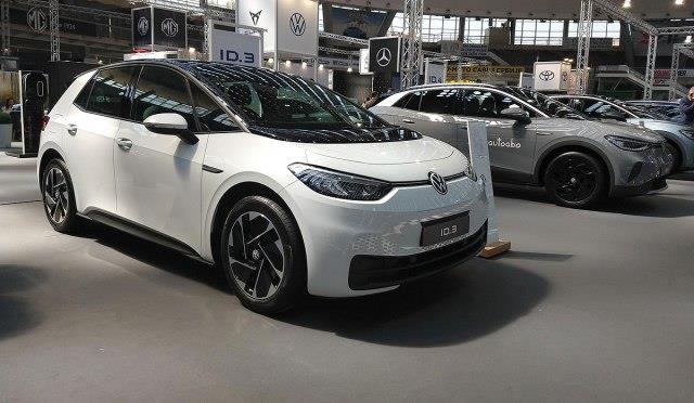 „Volkswagen“ би можел да продаде повеќе електрични автомобили од „Tesla“ веќе во 2024 година