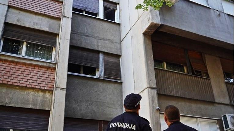 Тригодишно дете им подлегнало на повредите откако паднало од седми кат од зграда во Белград