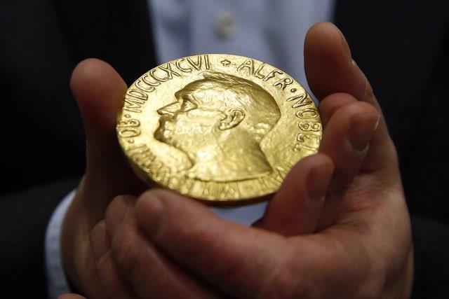 Руски нобеловец го продаде златниот медал за рекордни 103,5 милиони долари