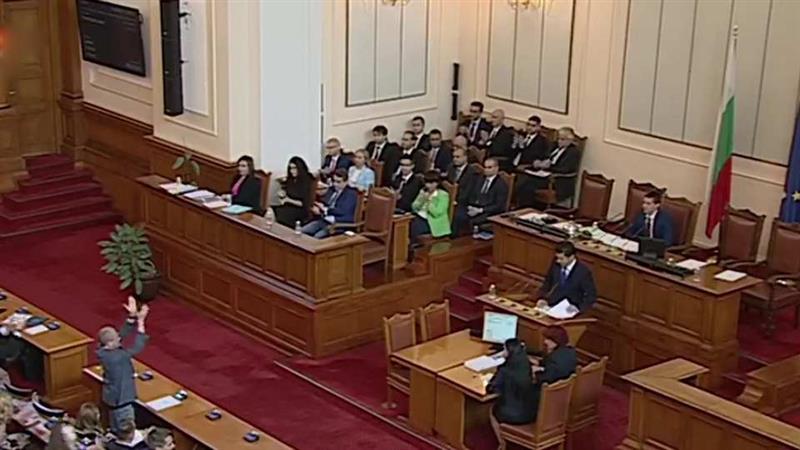 Собранието расправа за недоверба на владата на Петков, серија протести ја тресат Софија 
