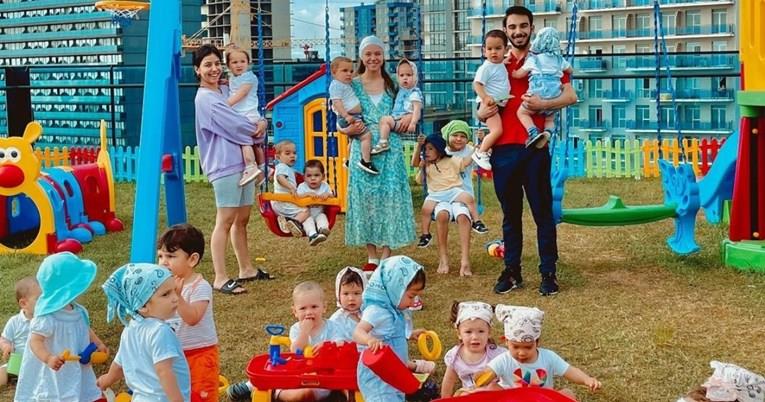 24- годишна Турчинка, мајка на 22 деца сакала да има 105, но сопругот завршил во затвор (ФОТО) 