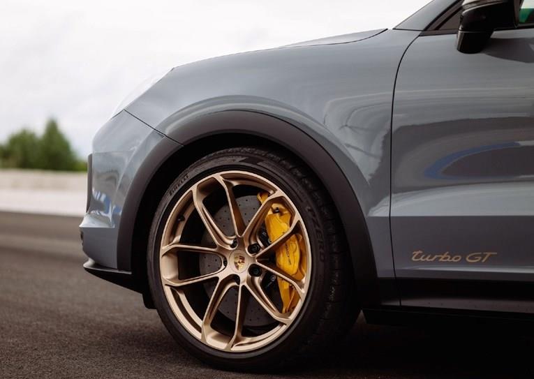 Cayenne нема веќе да биде најголем, Порше најави уште поголем СУВ 