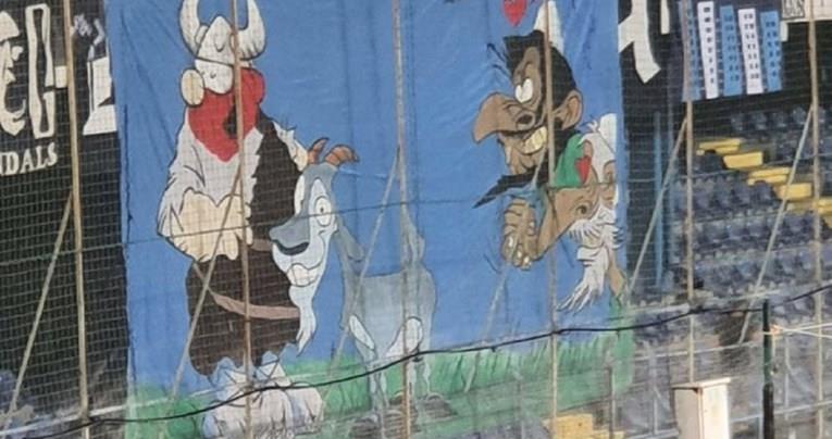 Црногорците добија тешка казна поради расизам кон Албанците- поставиле билборд со коза (ВИДЕО)