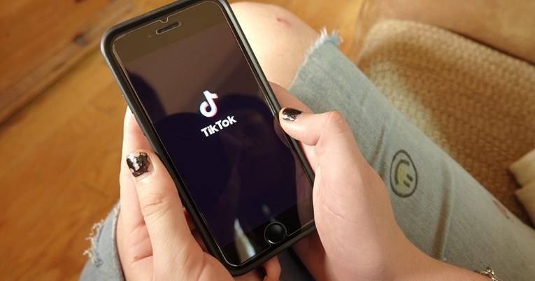 Ноќна мора за родителите: На ТикТок „оперираат“ предатори, внимавајте на ќерките 