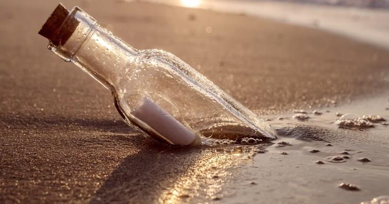 По 33 години семејство ја пронашло пораката во шише, фрлена во морето од нивниот починат син
