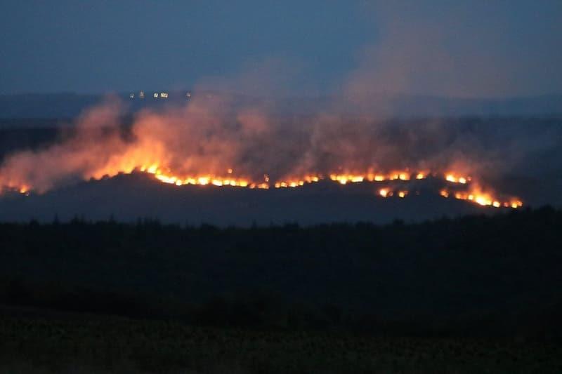 Пожар што беснее во Бугарија му се заканува на Одрин