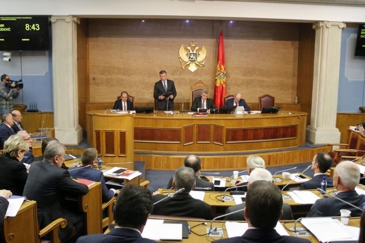 Собранието на Црна Гора денеска ќе гласа за иницијативата за смена на Владата на Абазовиќ