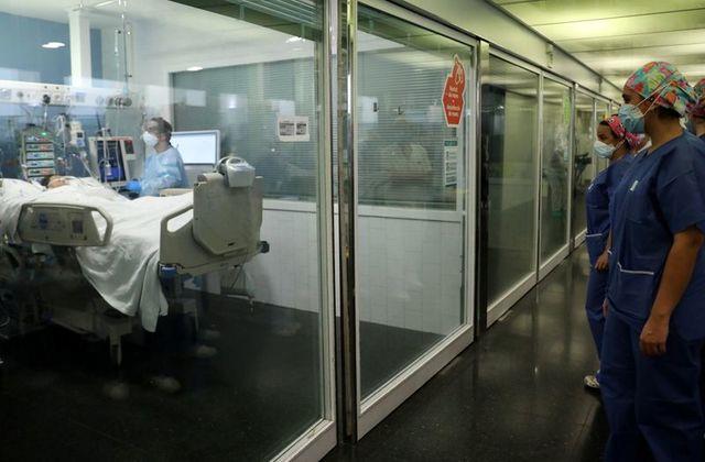 Почна истрага во Британија за да се утврди дали повеќе луѓе починале од карантин или од корона