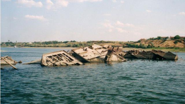 Водостојот на Дунав на рекордно ниско ниво, во Србија се појавија нацистички бродови (ВИДЕО)