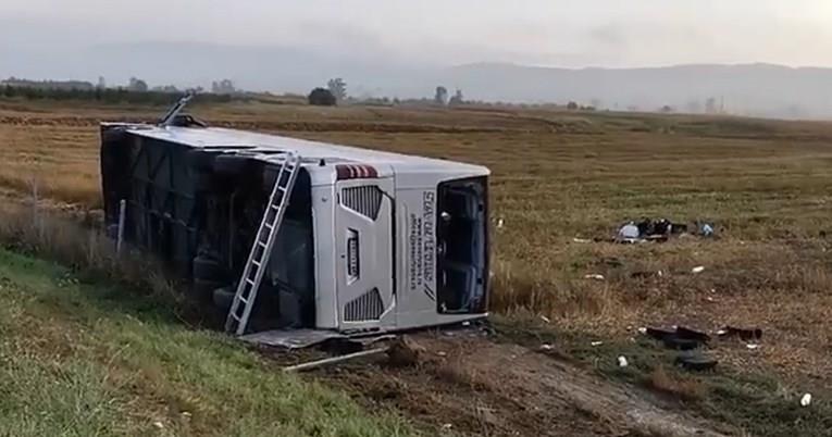 Србија: Во сообраќајна несреќа кај Лесковац едно лице загина, 25 се повредени