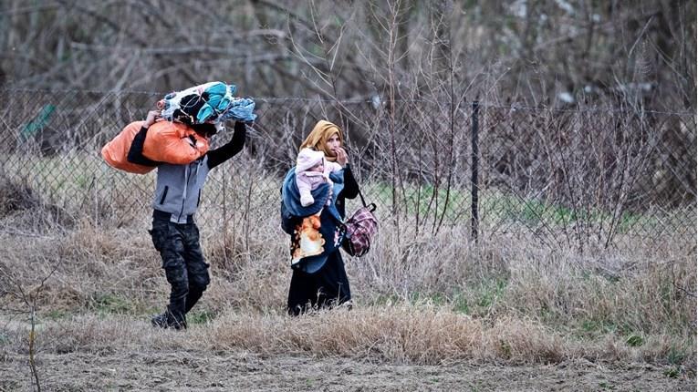 Грција ќе ја проширува оградата долж границата со Турција