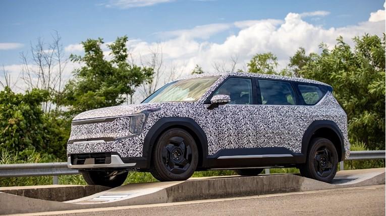 КИА го најави новиот електричен EV9, познато е кога ќе биде премиерата (ФОТО)
